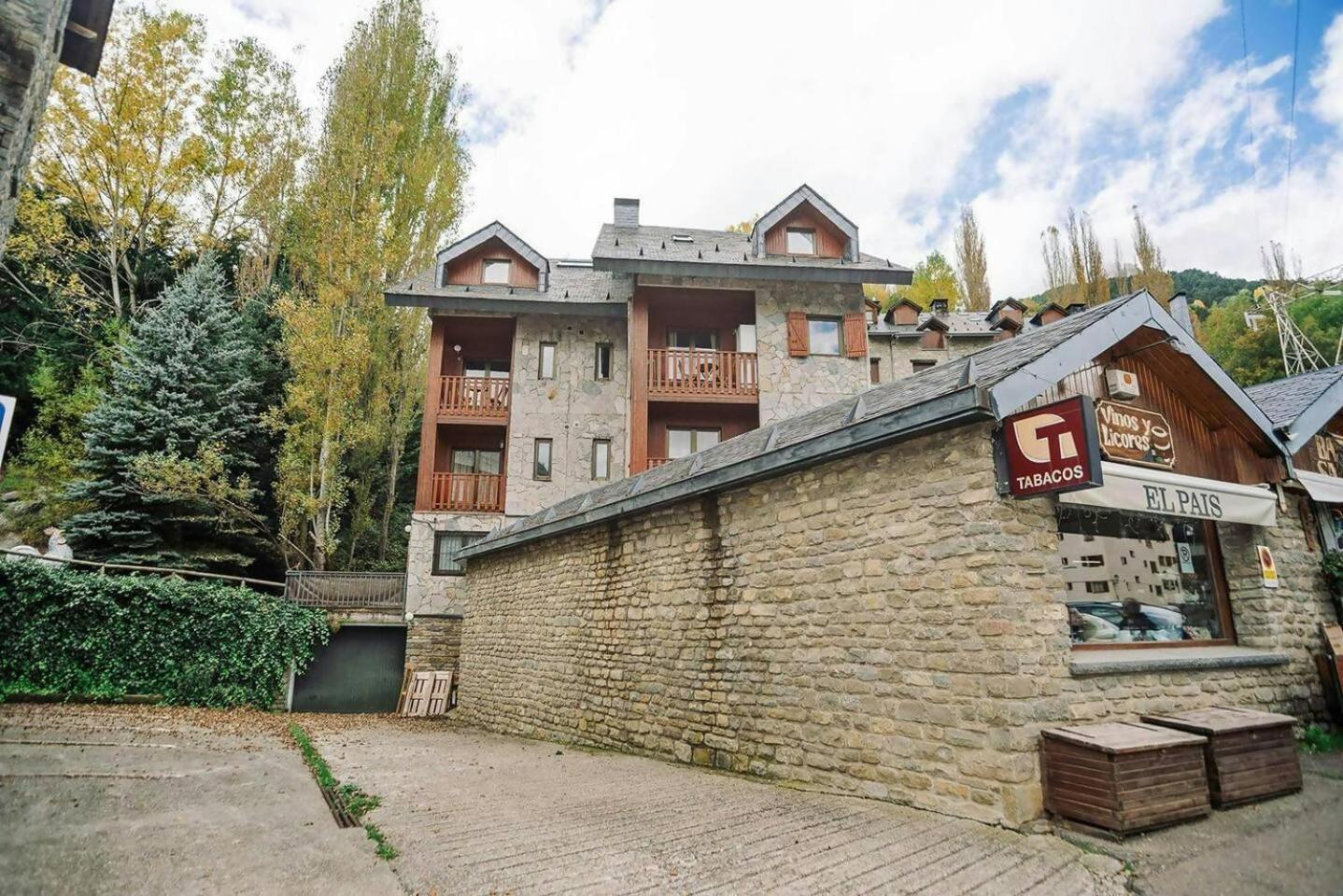 La Casita Del Arbol Apartment Sallent de Gállego Exterior foto
