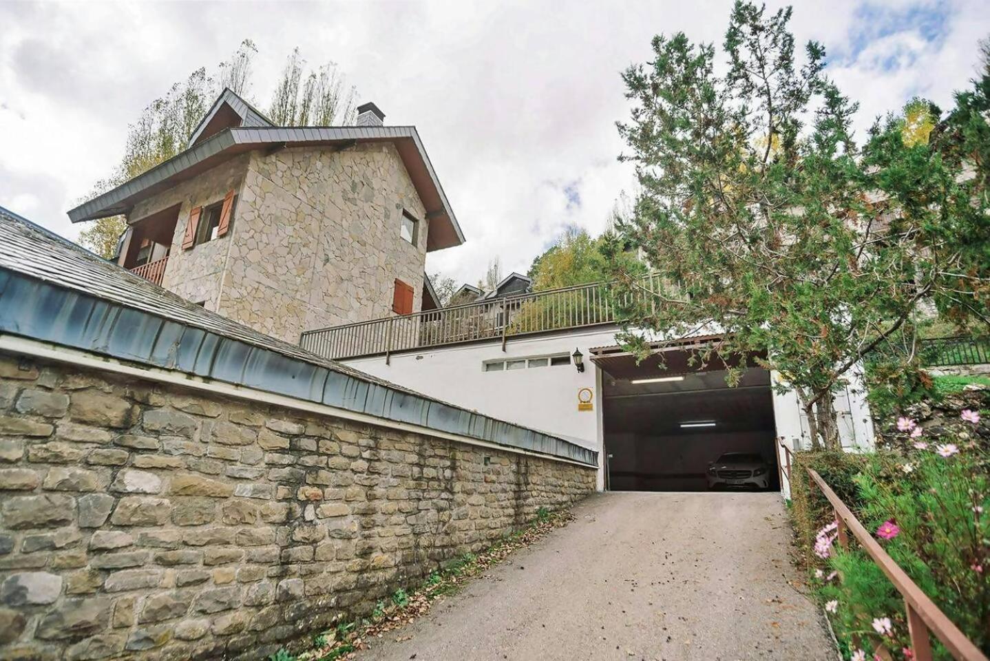 La Casita Del Arbol Apartment Sallent de Gállego Exterior foto